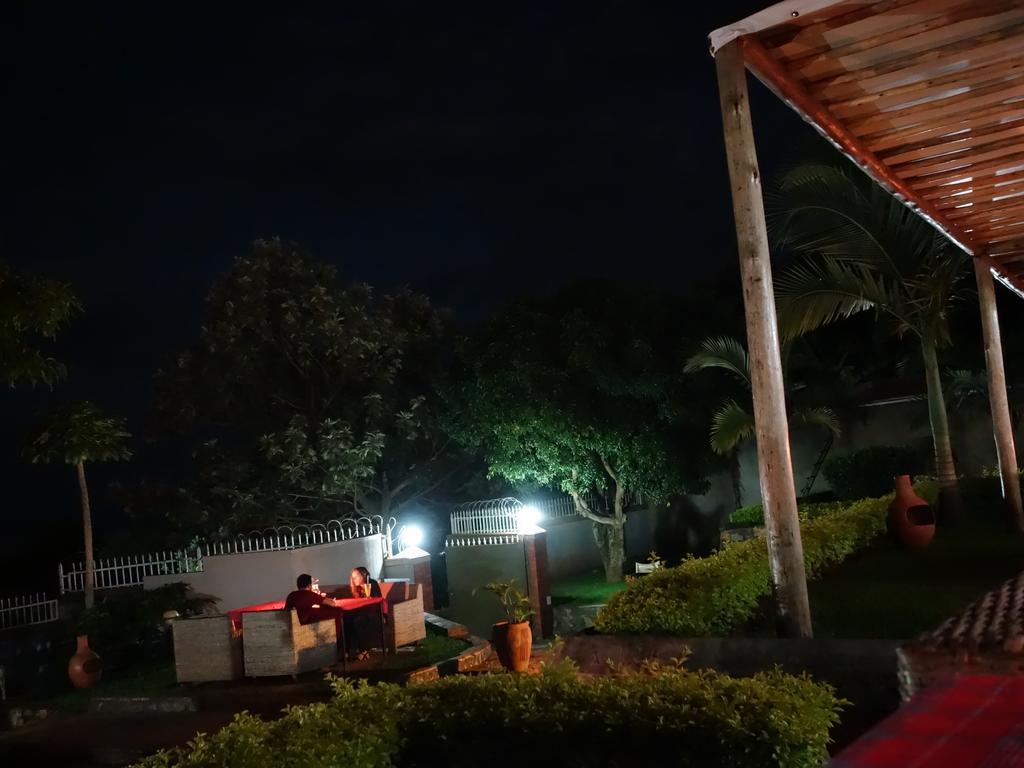 Carpe Diem Guesthouse عنتيبي المظهر الخارجي الصورة